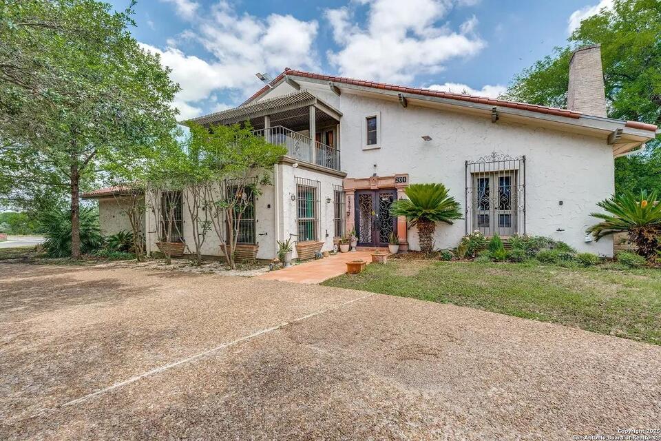 Would You Buy a Time-Travel House?