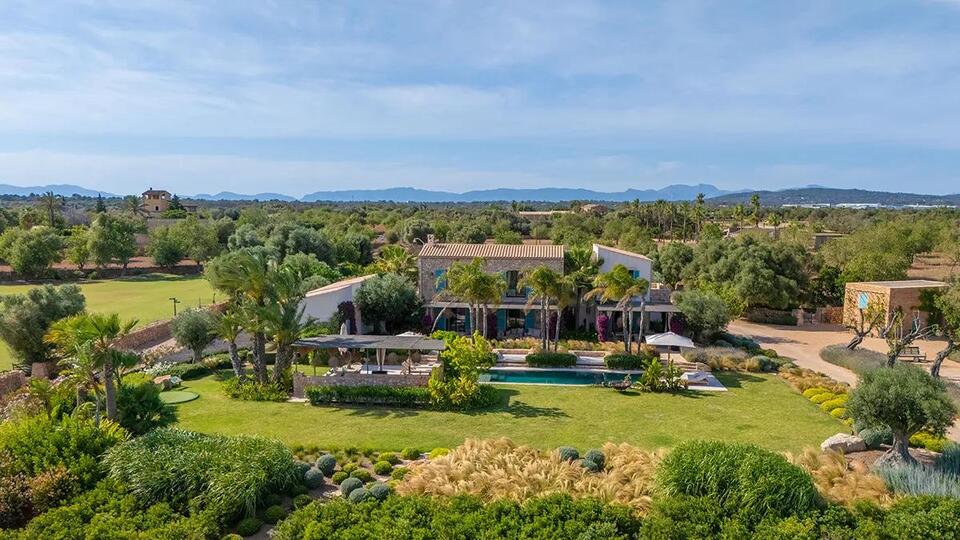 Would You Buy a Home With Its Own Golf Course?