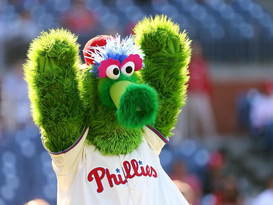 Mascots Go Wild Over Coldplay Kiss Cam 😂