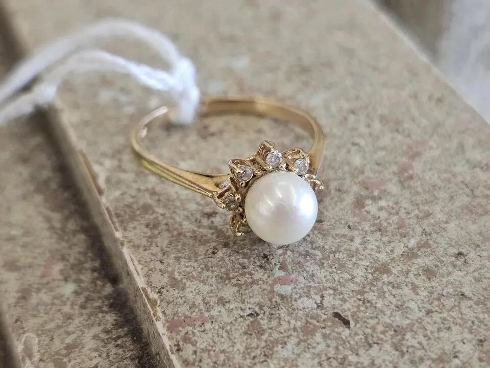 Thrift Store Jackpot Thanks to a Distracted Cashier