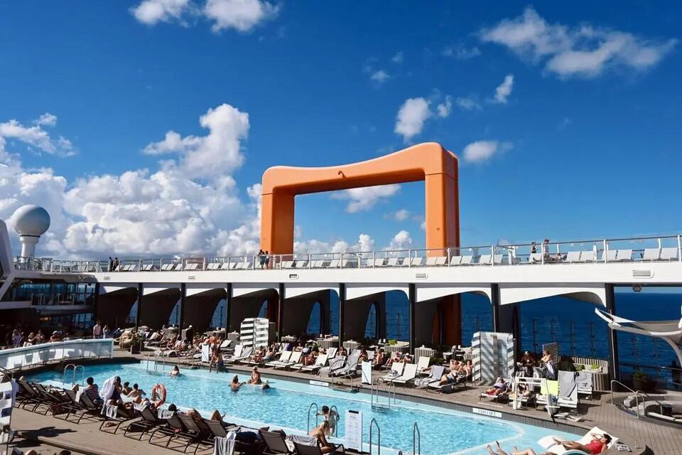 Cruise Delays & Free Brunch Drama!