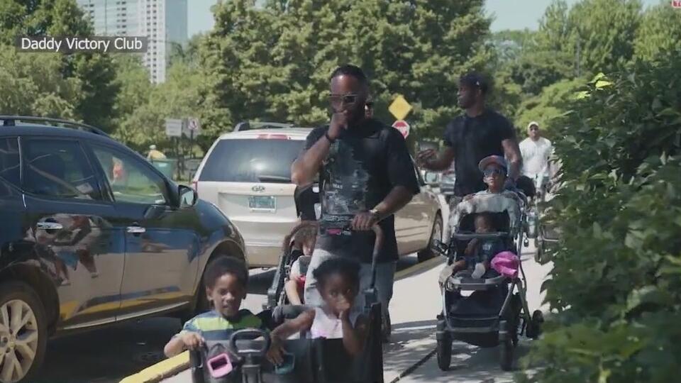 Daddy Strolls: Chicago Dads Go Viral