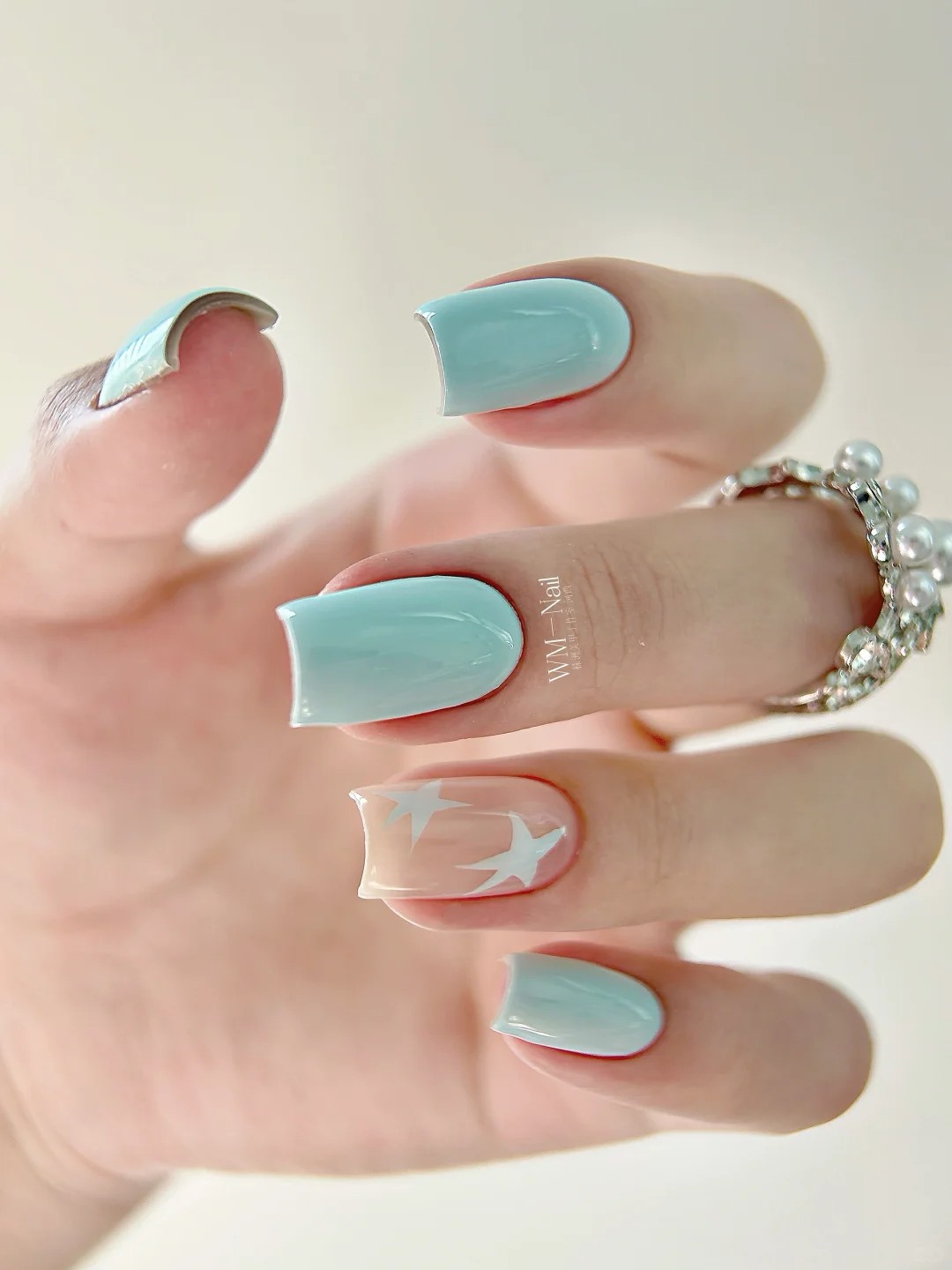 Tiffany-blue manicure style for ultimate summer vibe