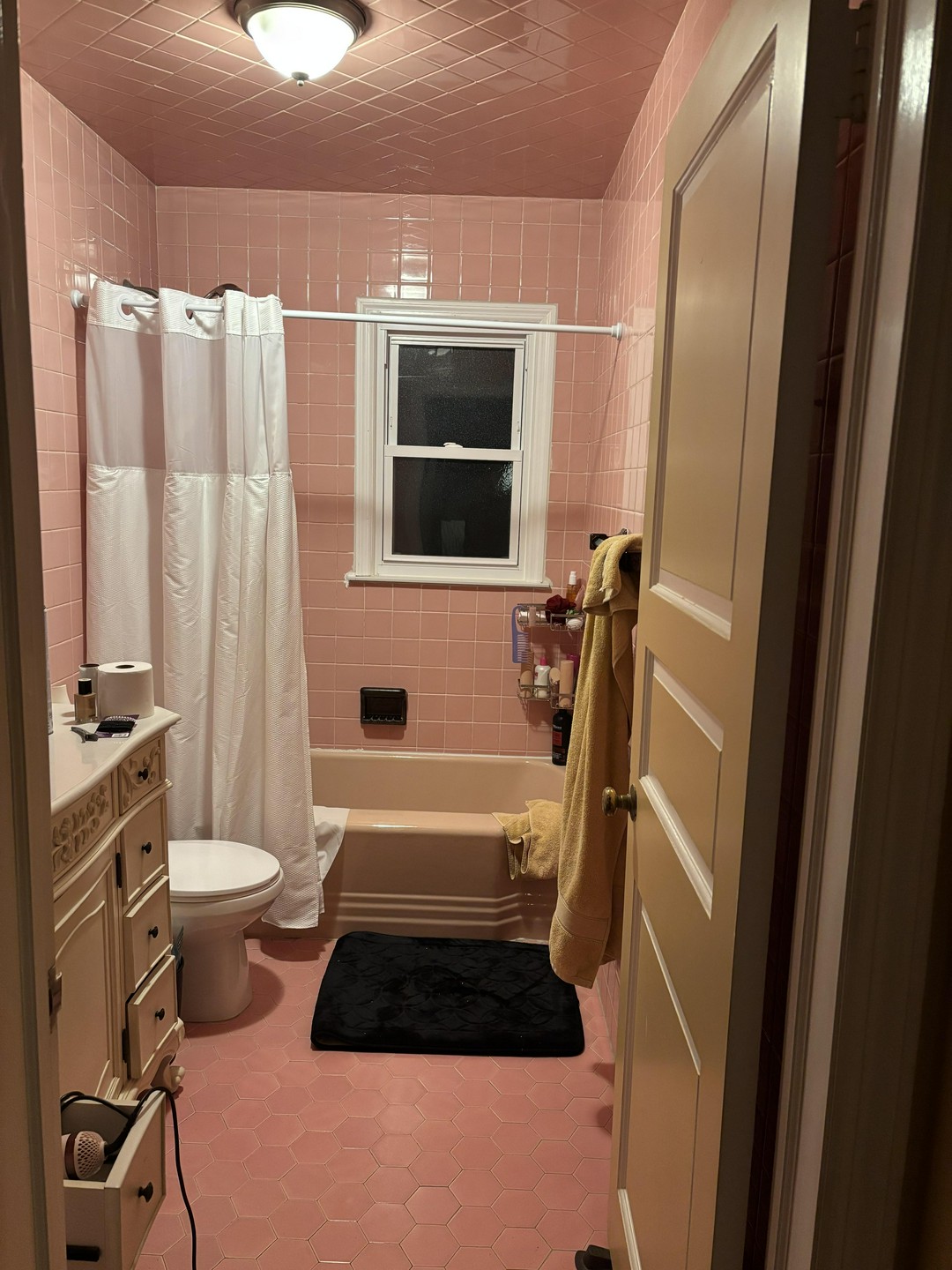 Pink tile bathroom from 1958