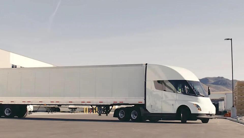 Tesla Semi Gets a Real-World Road Test
