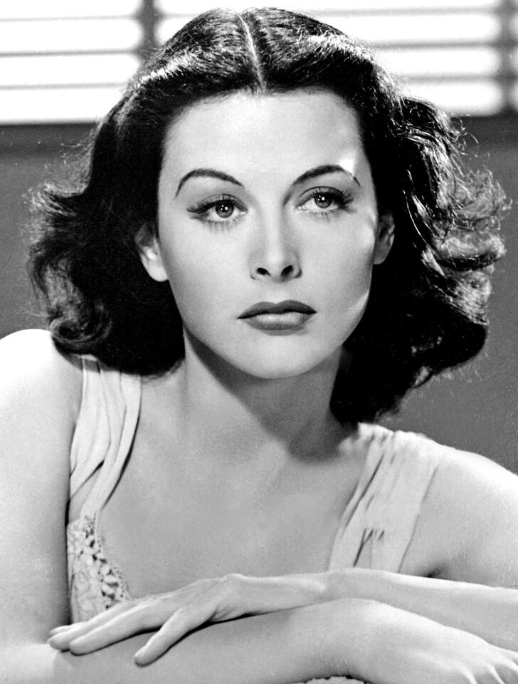 Hedy Lamarr: Beauty or Genius? 🤔