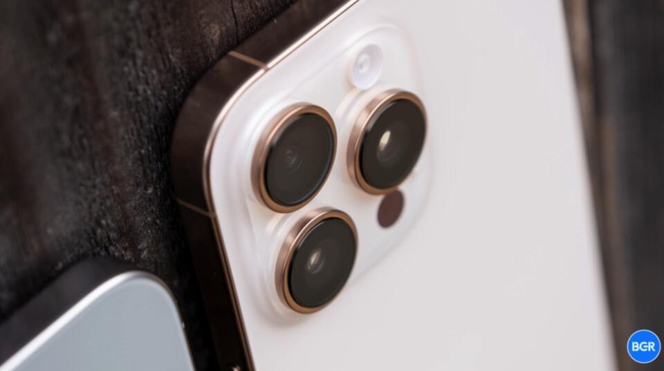 Will Apple Outsmart Tariffs on iPhone 17?