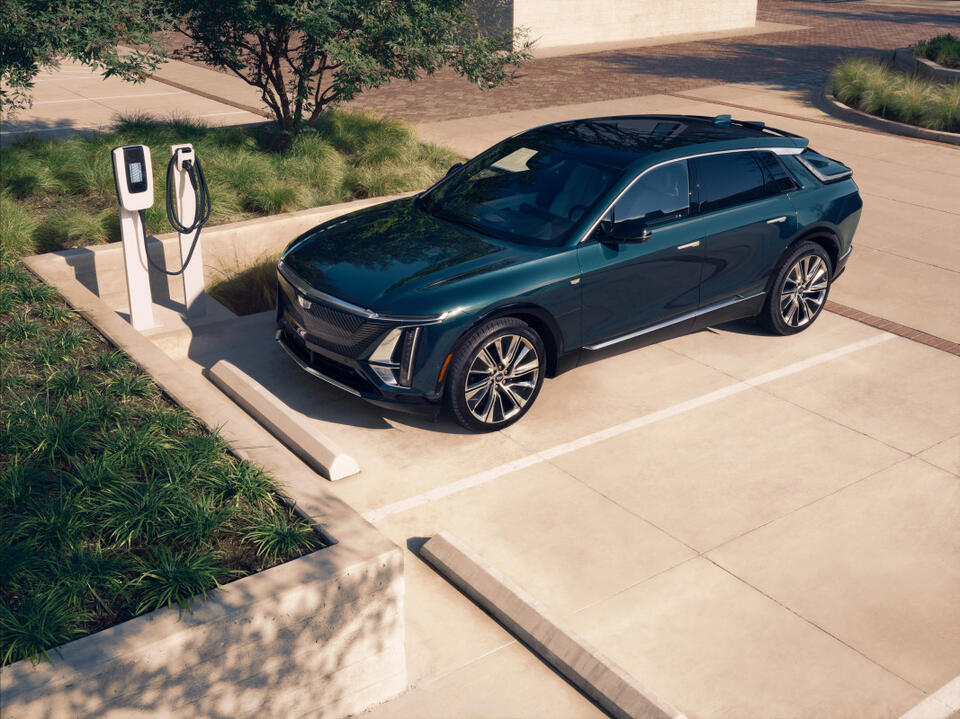 GM Quietly Outsells Ford & Toyota