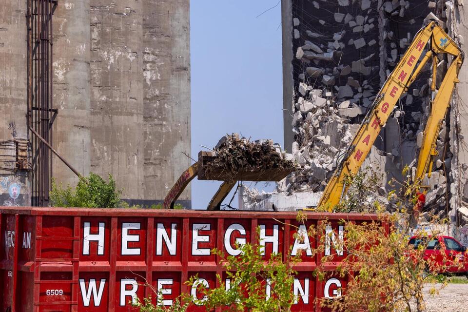 Damen Silos Demolition Sparks Fandom Feud 🏙️