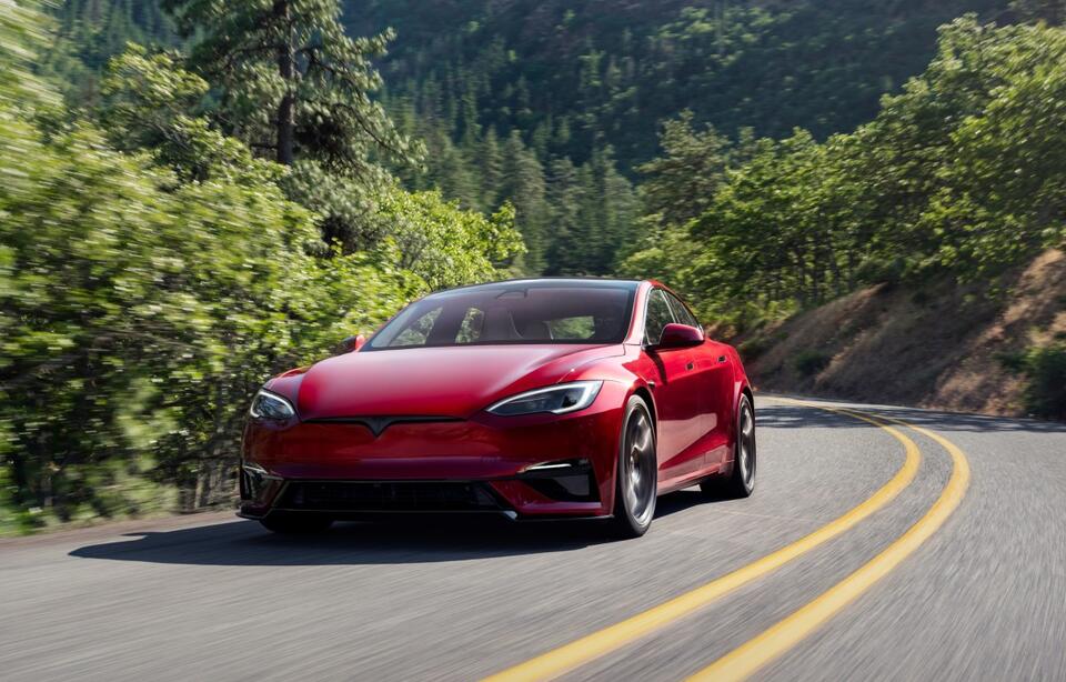 Tesla’s Wild New Perks Before Tax Credit Ends