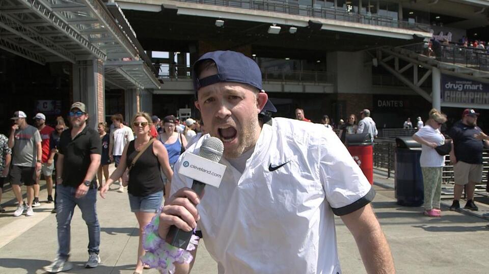 Fans Nail 'Hammy' Calls at the Corner!