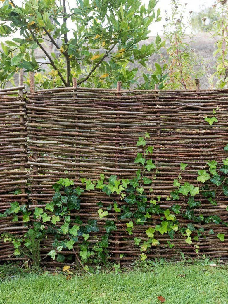 Weaving a fence