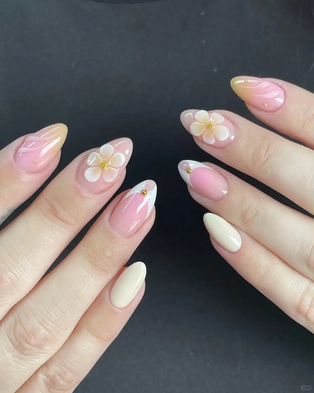 Keep flowers on the nails🌸