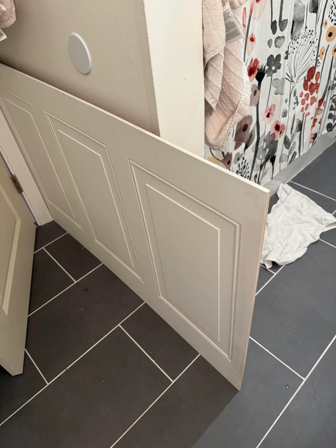 How to wrap this wainscot panel around a corner like this? 🤔