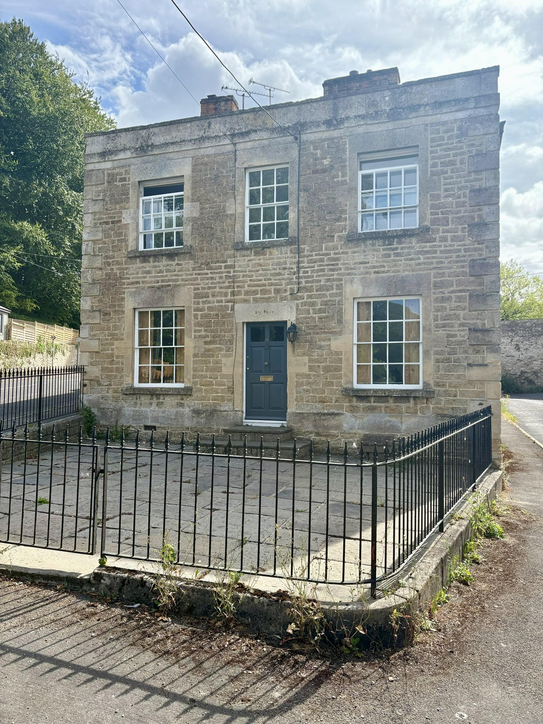 How to warm up the front of this cold house? 
