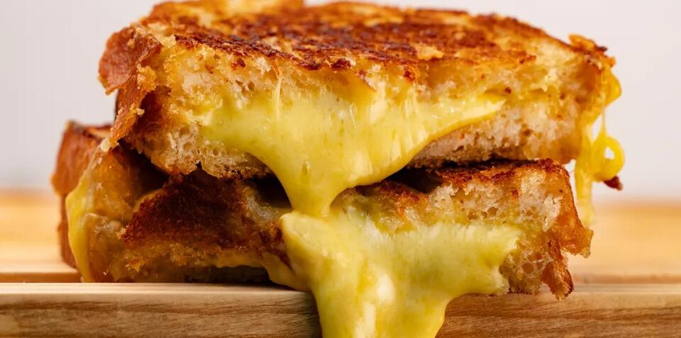 Cheese Before Bed = Wild Nightmares?