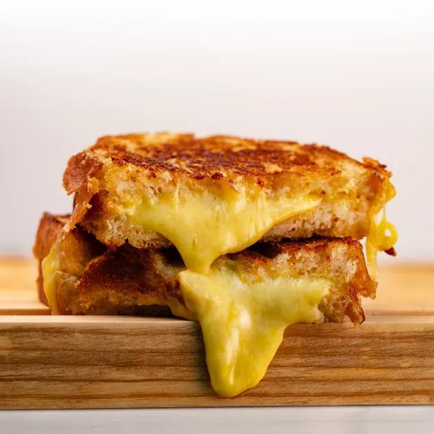 Cheese Before Bed = Wild Nightmares?