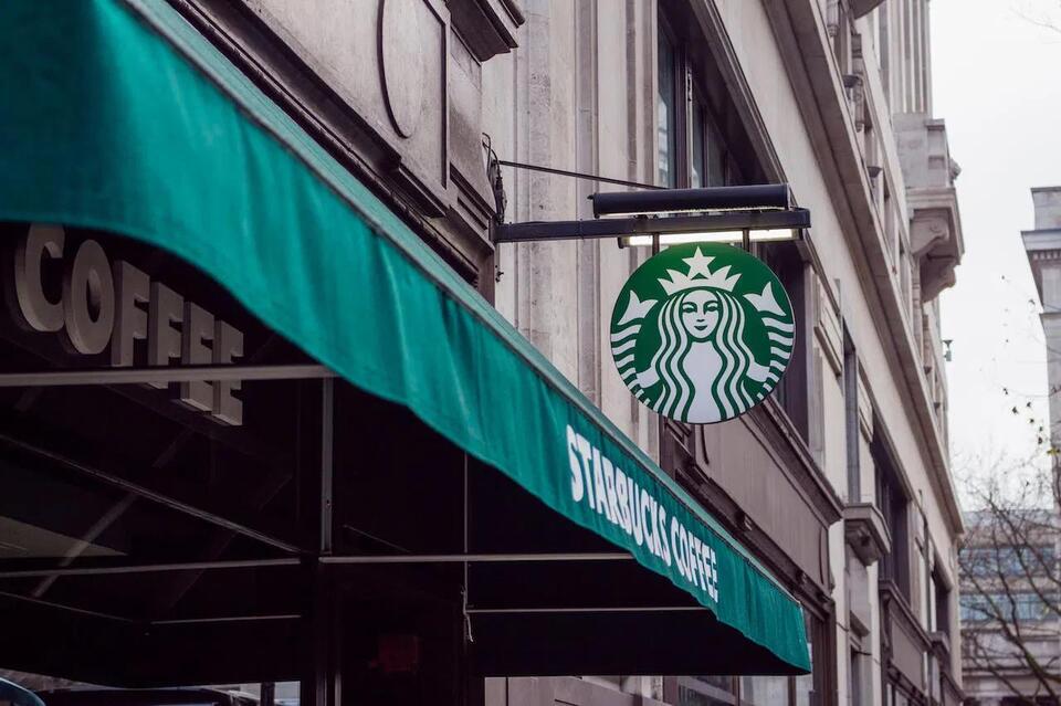 Starbucks Denies Water in Deadly Heat?