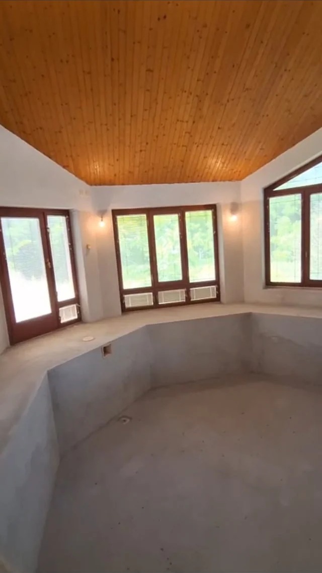 A big hole in my new house!! What do we do with it??? 😵😵