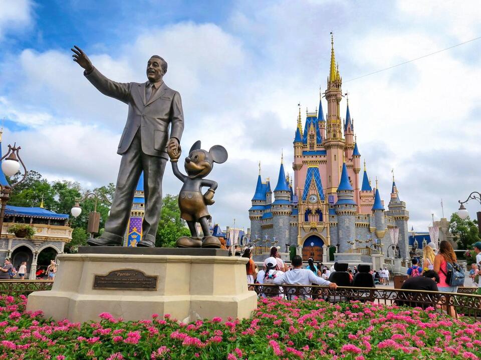 Did Walt Disney REALLY freeze himself? 🧊