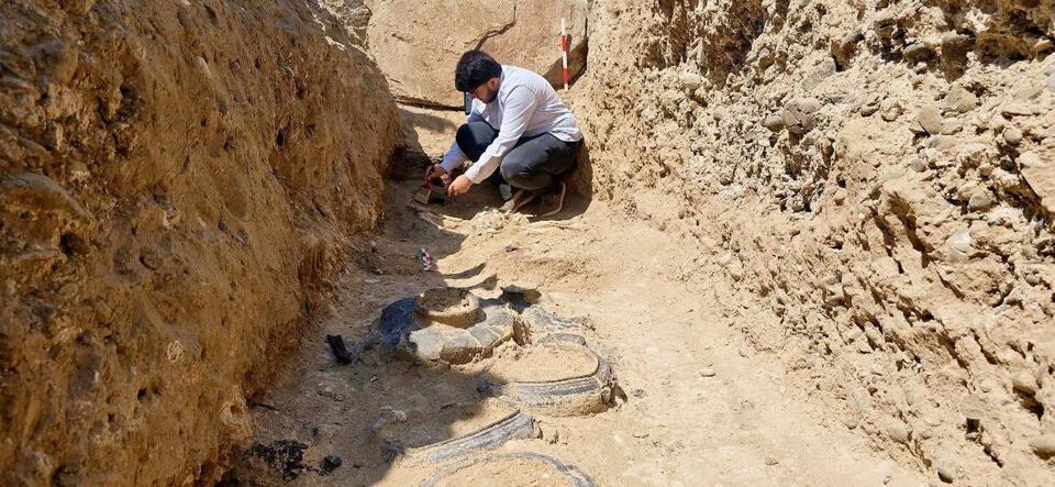 Bronze Age Giant Warrior Tomb Found!