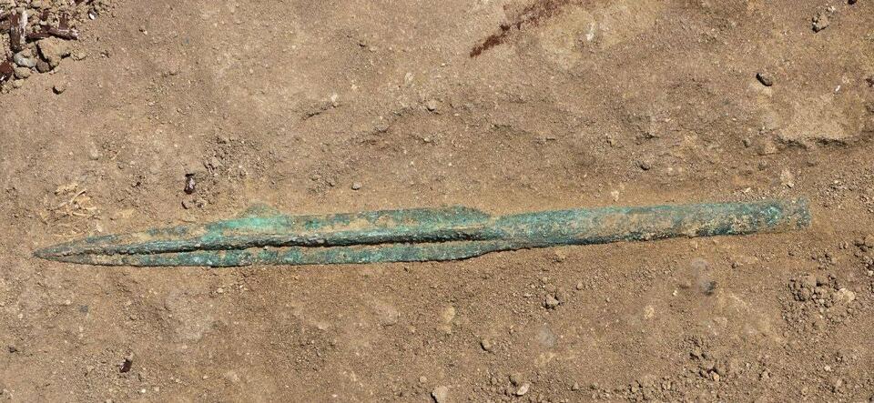 Bronze Age Giant Warrior Tomb Found!