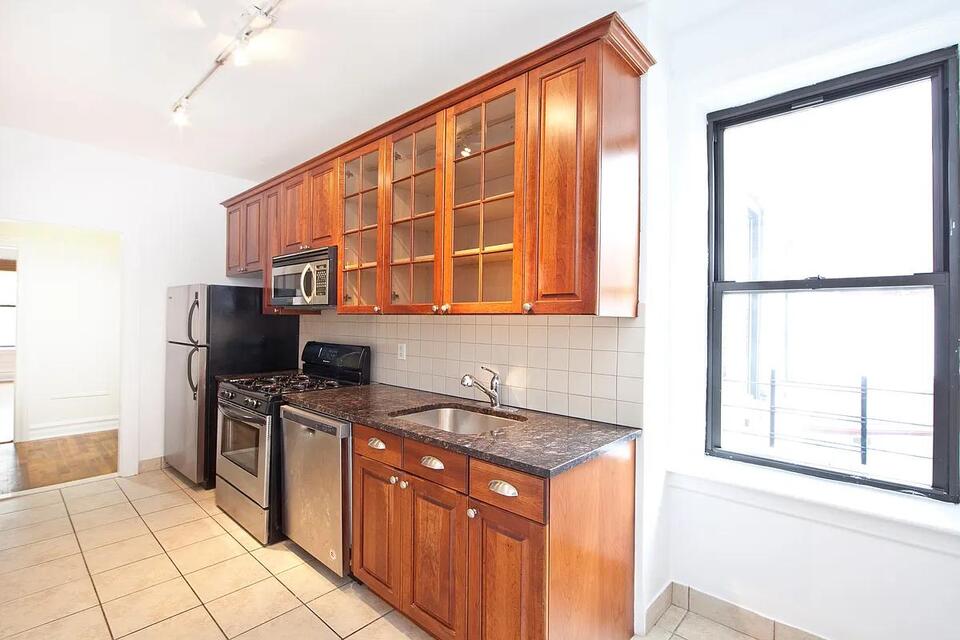Bay Ridge rent-stabilized gem for $3,100