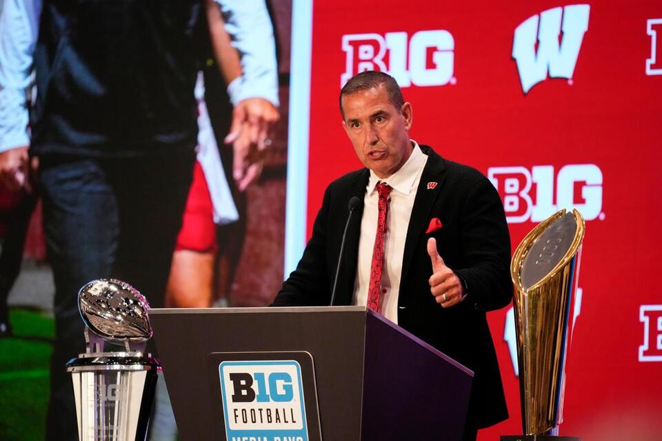 Wisconsin coach takes on F-16 jet challenge