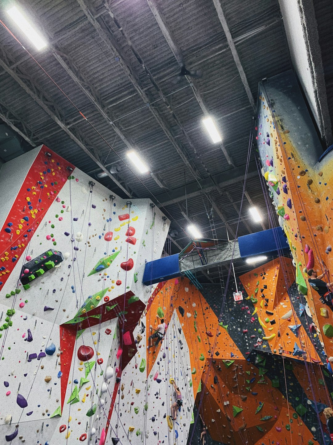 This isn’t a small issue — let’s talk about cameras in climbing gyms 🎥🧗