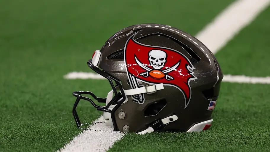 Bucs add ex-Patriot to patch up O-line