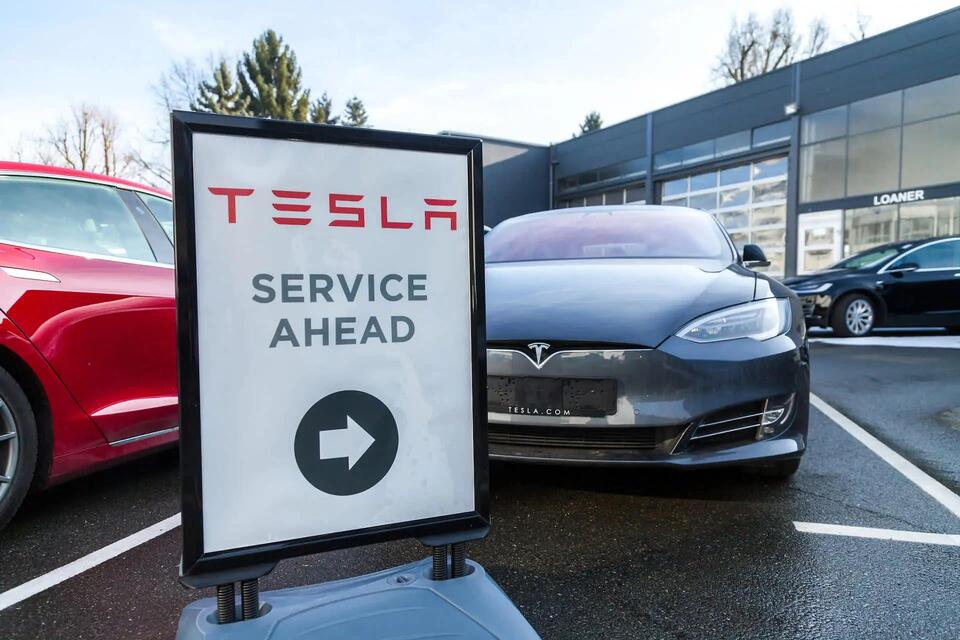 Tesla Just Ghosted Local Repair Shops?!