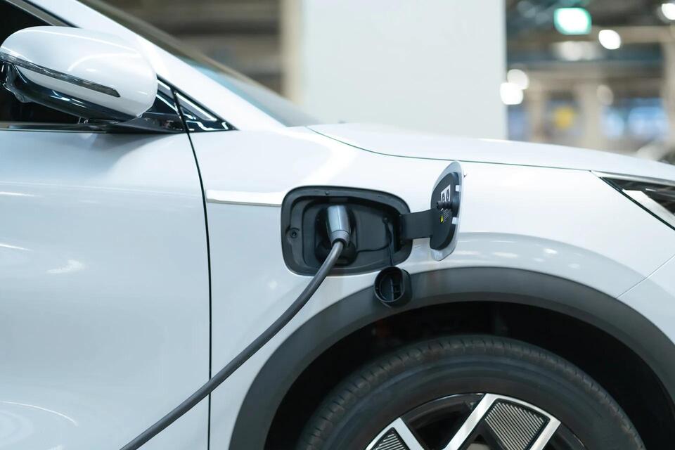EVs Charging in 4 Minutes?!
