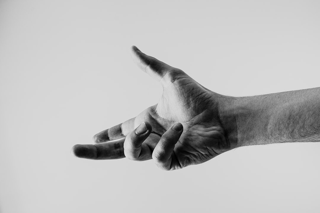 What do refined people’s nails look like? Social Etiquette & Image Basics 