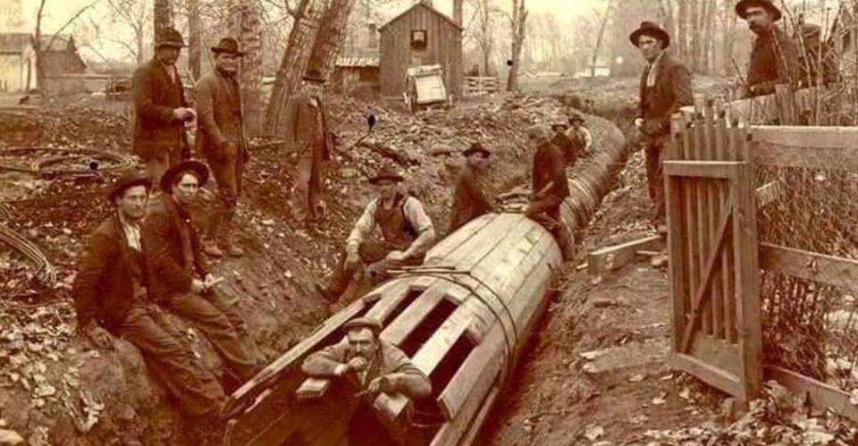 Mark Twain & Tesla: Secret BFFs? 🤔