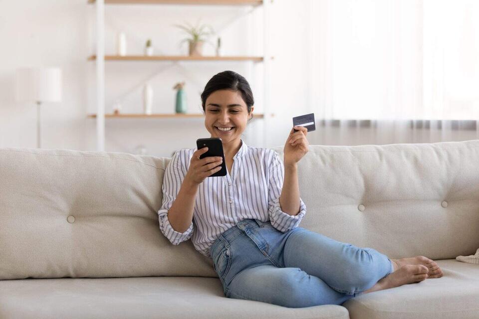 Should You Pay Off Big Card Purchases Fast?
