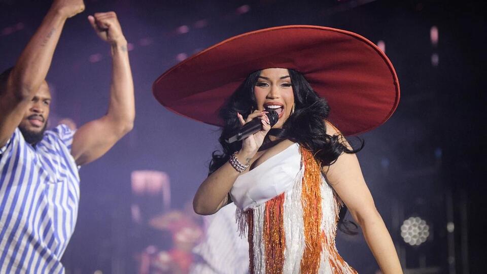 Cardi B Mic Throw: Lawsuit or Justified? 🎤