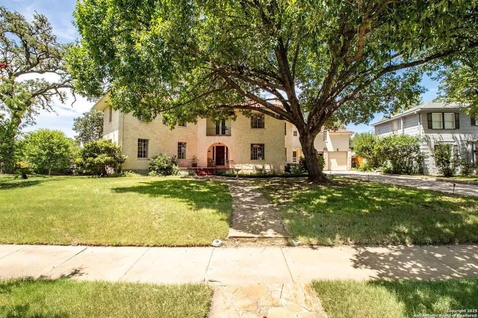 San Antonio home hides a rare basement bar