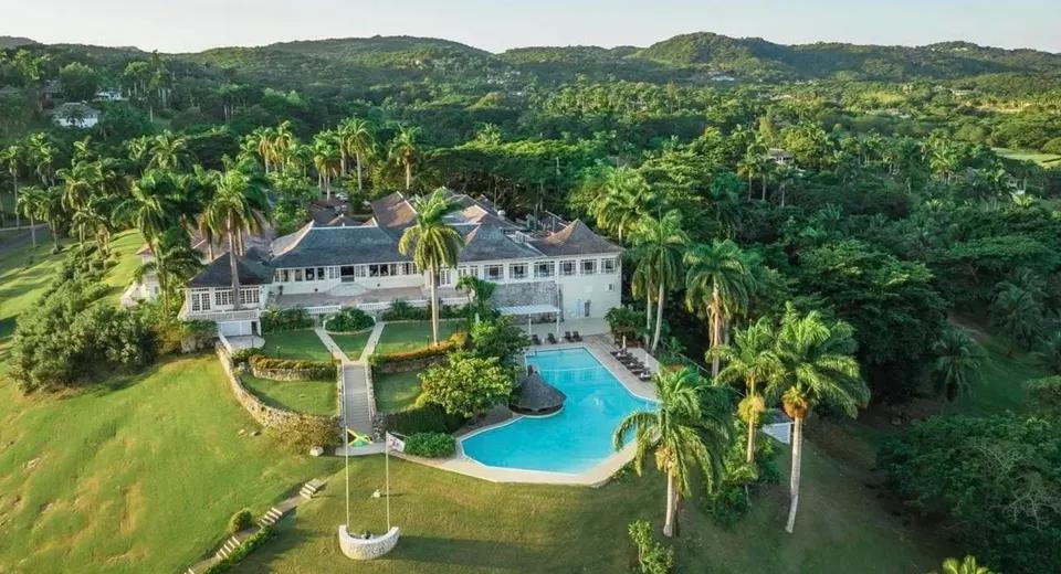 Billionaire Hideouts & Designer Beach Vibes