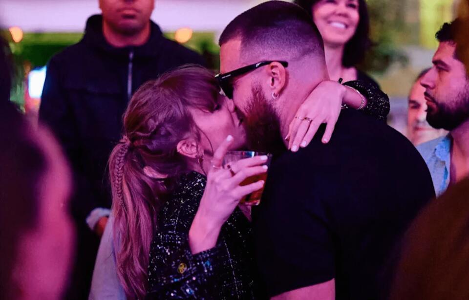 Travis Goes Insta-Official with Taylor! 📸