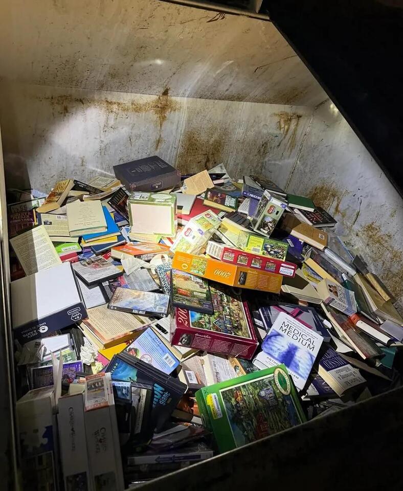 Why Are Bookstores Trashing Good Reads?