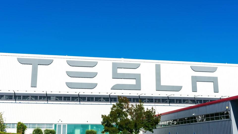 Tesla’s Mysterious Semi Truck Spotted!