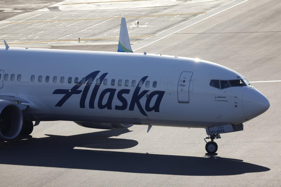 Kodiak airport chaos after deer strike