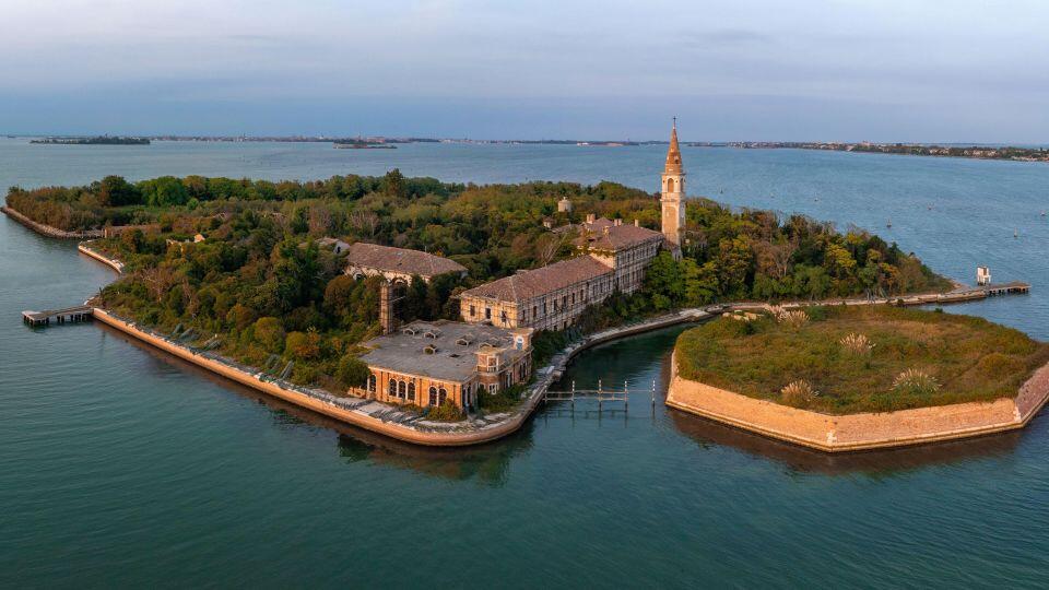 Venice Locals Win Haunted Island Showdown