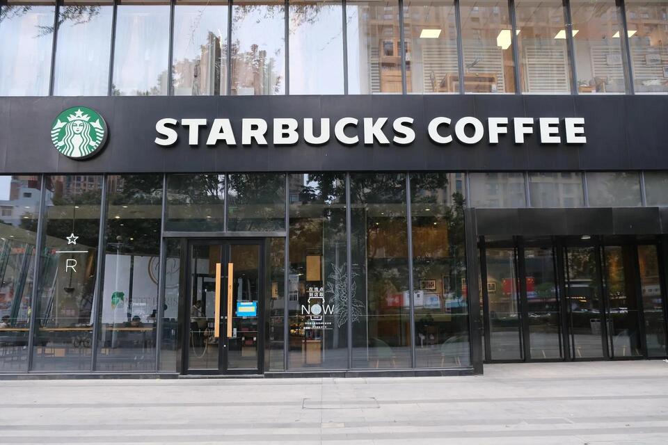 Starbucks’ Giant Sign Drama in Derbyshire