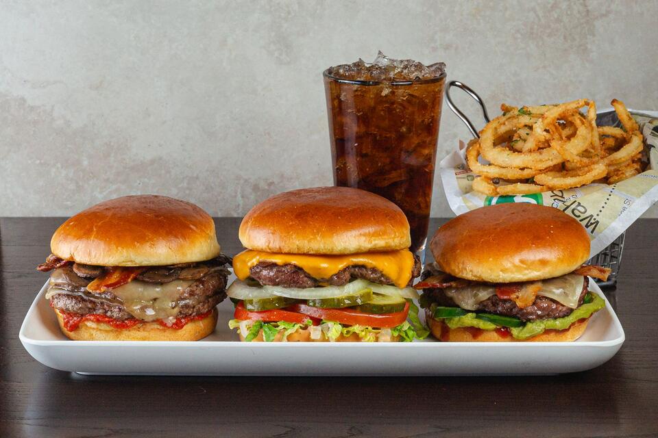 Wahlburgers lands at DTW: Burgers before boarding