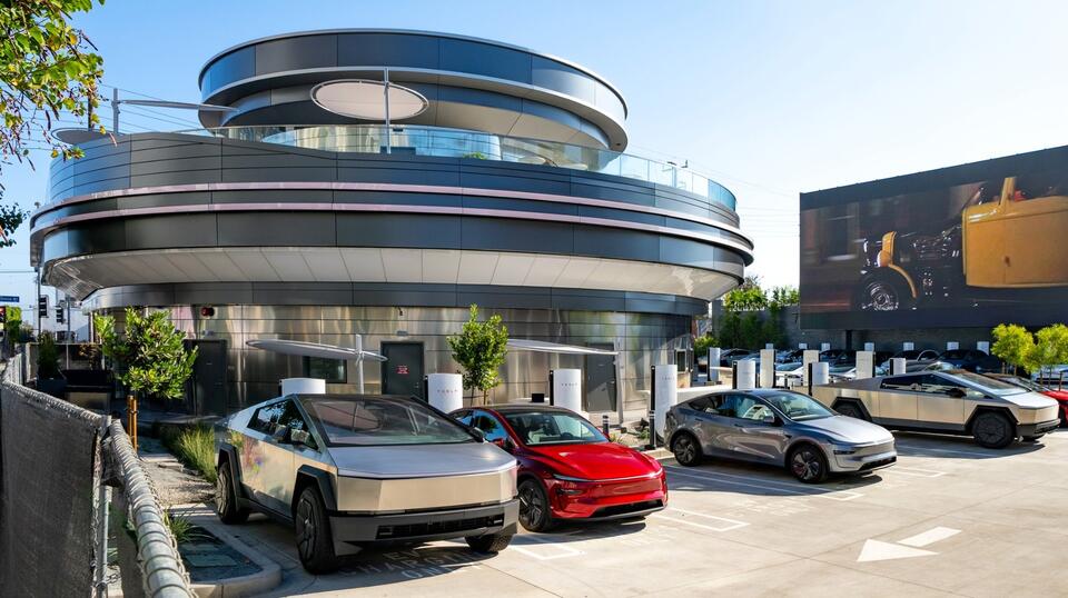 LA reacts to Tesla Diner’s $12 bacon