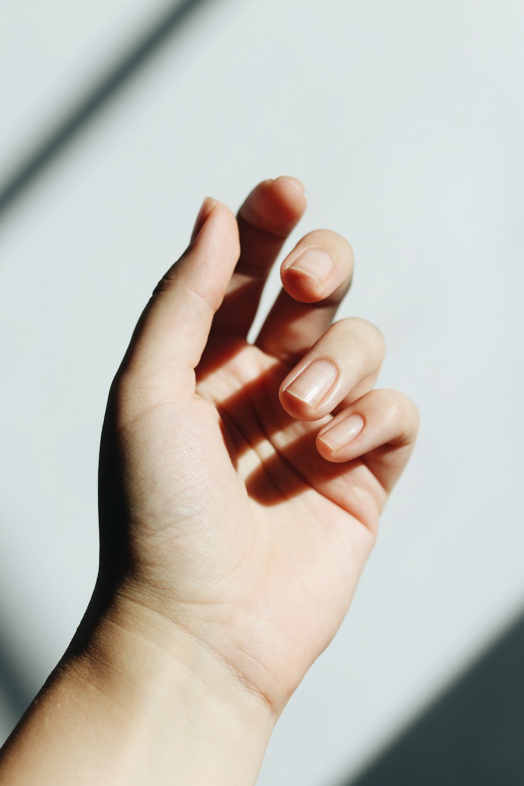 American legend spent a lifetime clocking nail growth! 