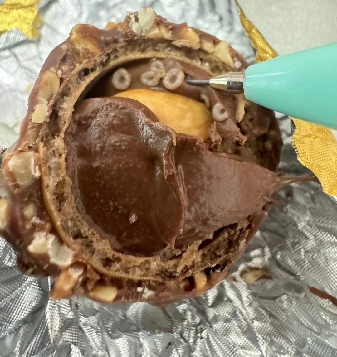 🍫 Fun (and slightly gross) fact of chocolate: 