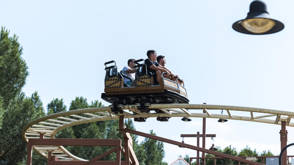 Cedar Point coaster riders face wild walk