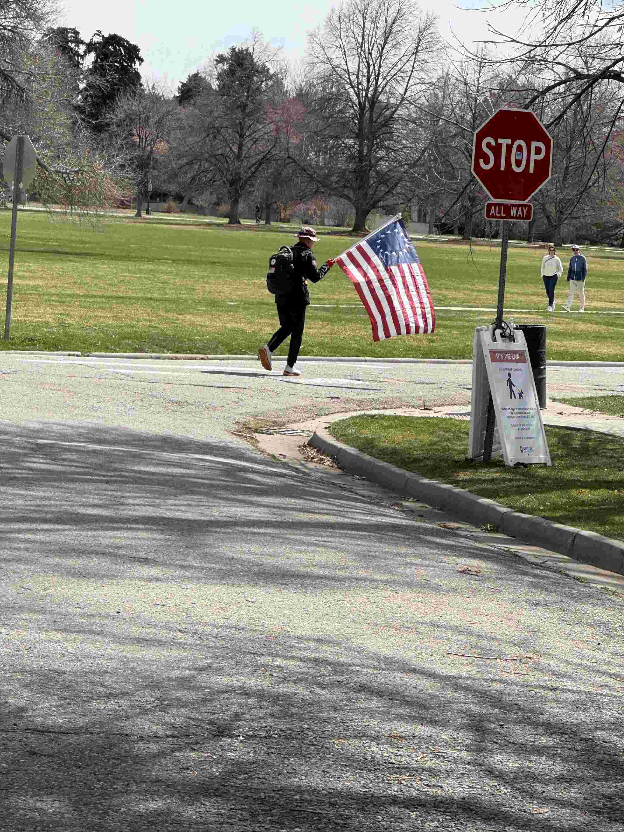 The Man Who Walked into Gunfire — Just to Hold the Flag 🇺🇸